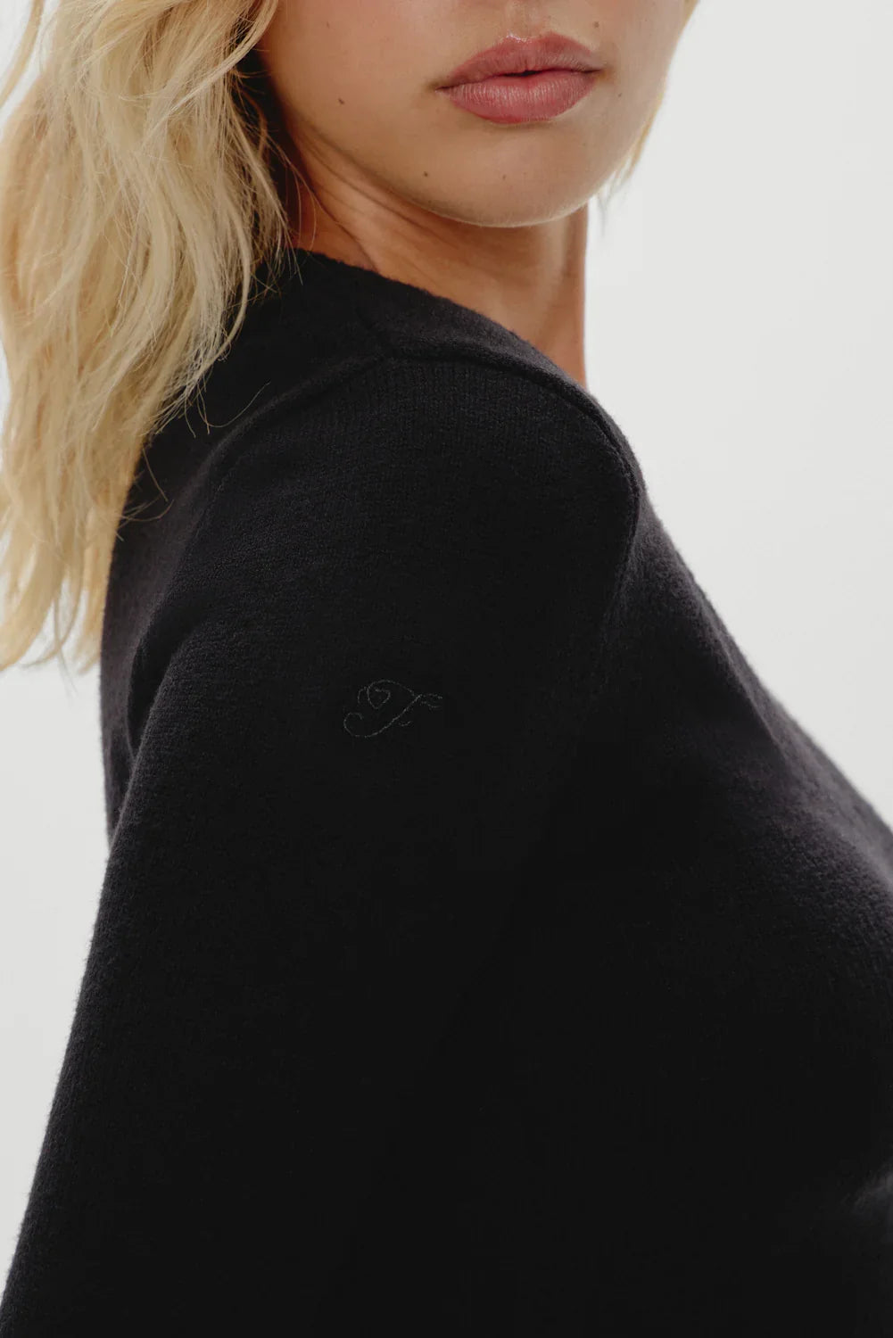 Kit V Neck Knit Sweater Black