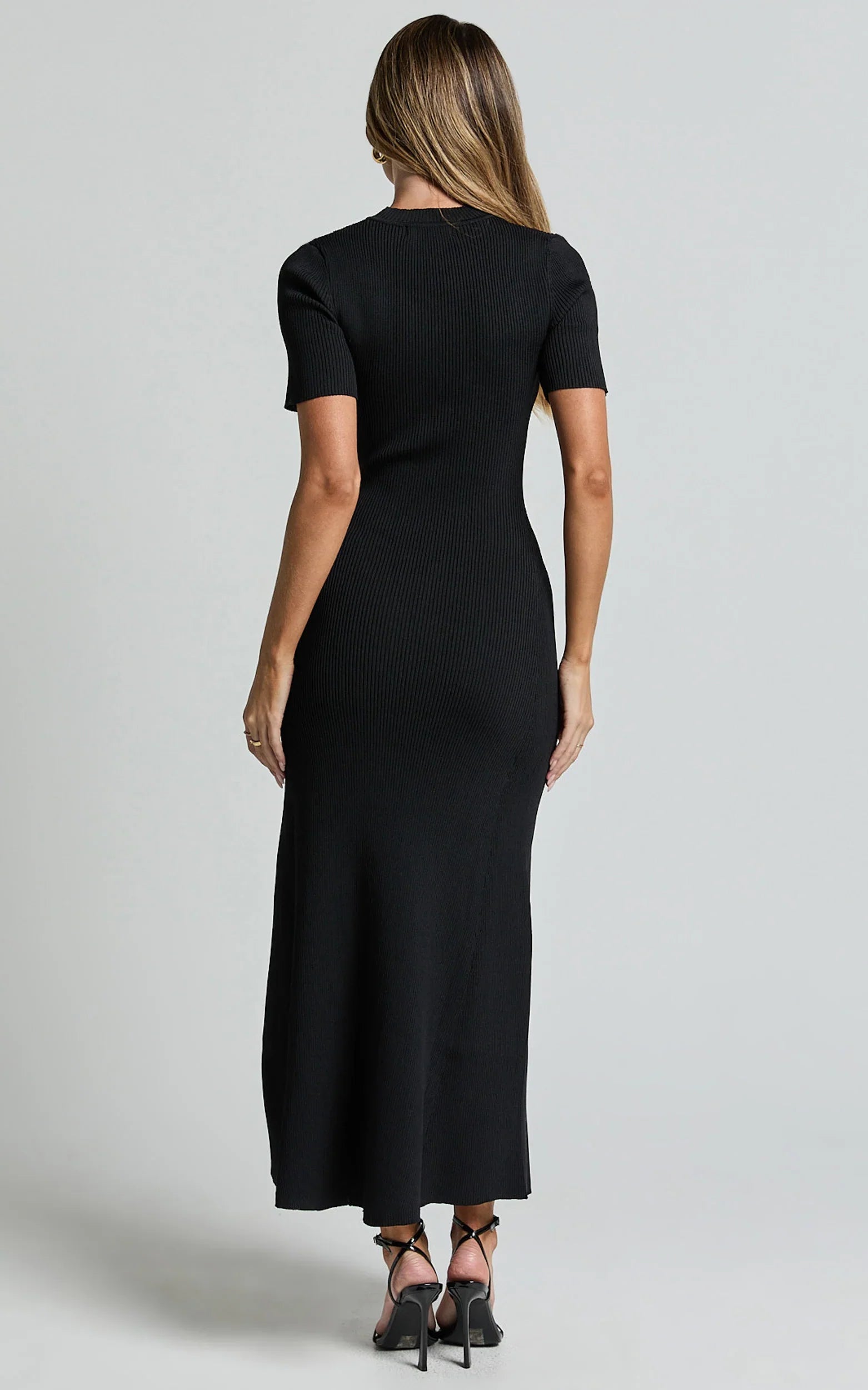 Lanie Midi Dress Knitted Crew Neck Short Sleeve Dress in Black