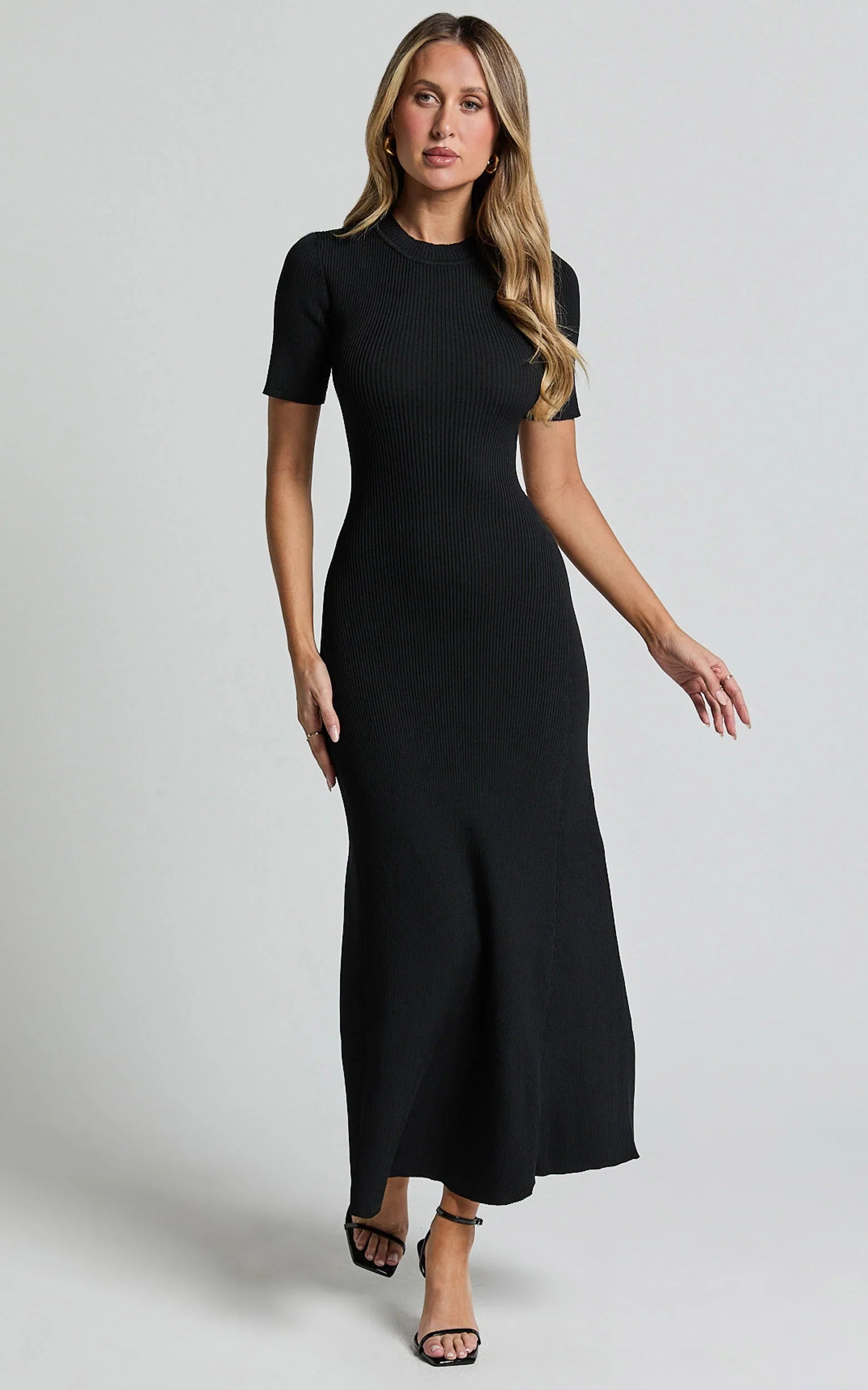 Lanie Midi Dress Knitted Crew Neck Short Sleeve Dress in Black