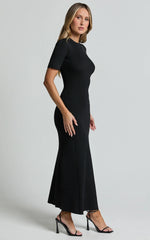 Lanie Midi Dress Knitted Crew Neck Short Sleeve Dress in Black