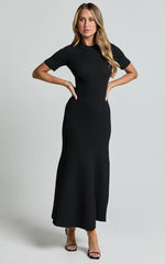 Lanie Midi Dress Knitted Crew Neck Short Sleeve Dress in Black